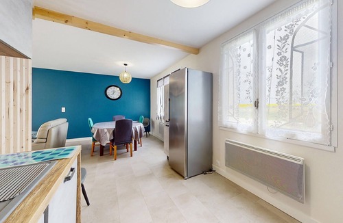 Chey House | Awesome home in Chey with kitchen