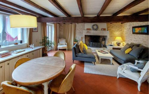 Doulezon House | Awesome Home In Doulezon