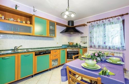 Sarsoni House | Awesome home in Drazice
