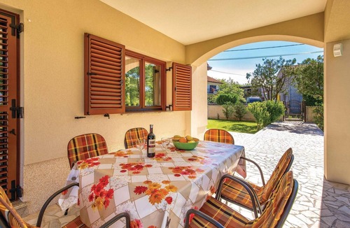 Sarsoni House | Awesome home in Drazice