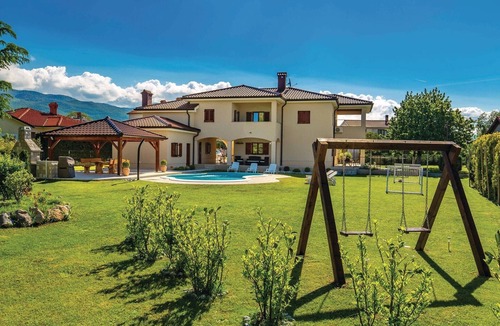 Sarsoni House | Awesome home in Drazice