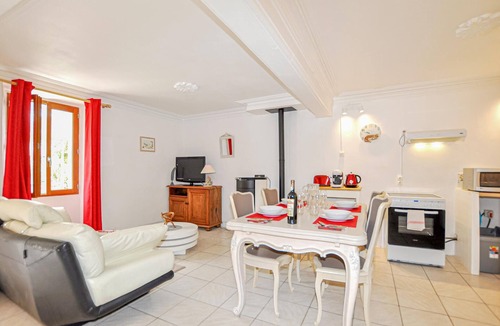 Dun House | Awesome home in Dun with WiFi