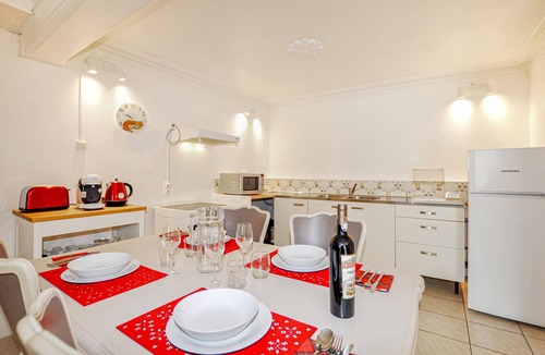 Dun House | Awesome home in Dun with WiFi