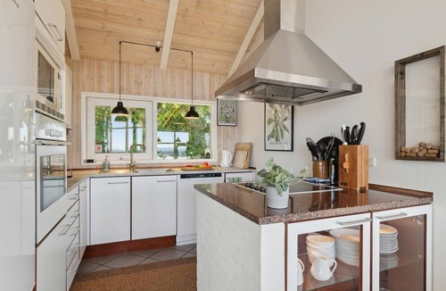 Lyngsbæk Strand House | Awesome home in Ebeltoft with WiFi