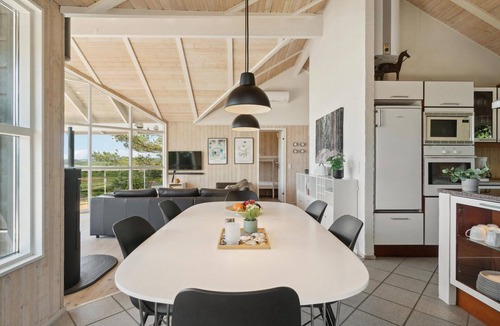 Lyngsbæk Strand House | Awesome home in Ebeltoft with WiFi