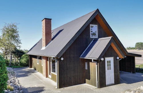 Øer Strand House | Awesome home in Ebeltoft with WiFi