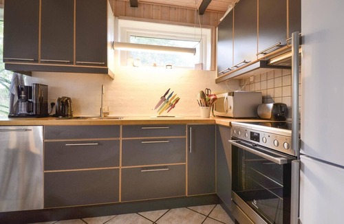 Øer Strand House | Awesome home in Ebeltoft with kitchen