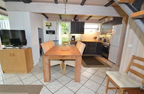 Øer Strand House | Awesome home in Ebeltoft with kitchen