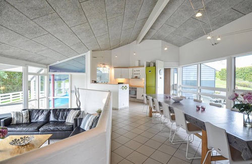 Lyngsbæk Strand House | Awesome home in Ebeltoft with sauna
