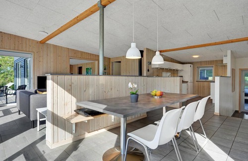Øer Strand House | Awesome home in Ebeltoft with kitchen
