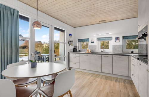 Vibæk Strand House | Awesome home in Ebeltoft with sauna