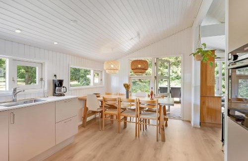 Egsmark Strand House | Awesome Home In Ebeltoft With 3 Bedrooms, Internet And Sauna
