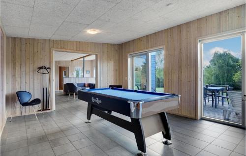 Øer Strand House | Awesome Home In Ebeltoft With Kitchen