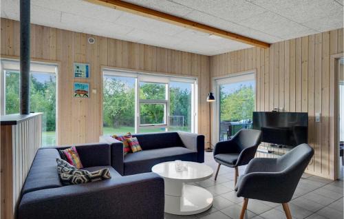 Øer Strand House | Awesome Home In Ebeltoft With Kitchen
