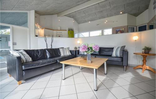 Lyngsbæk Strand House | Awesome Home In Ebeltoft With Sauna