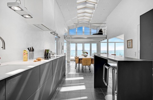 Lystrup House | Awesome home in Egå with kitchen