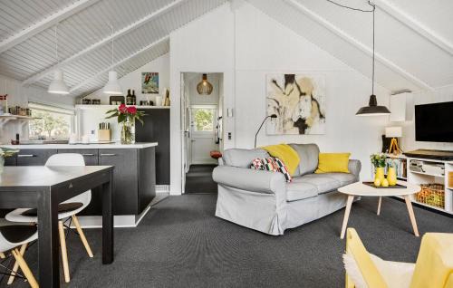 Rendbjerg House | Awesome Home In Egernsund With Kitchen