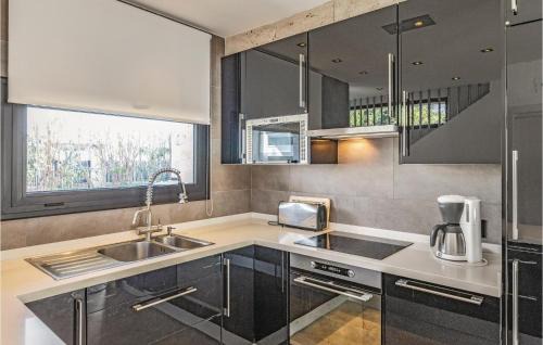 Bon Relax House | Awesome Home In Sant Pere Pescador