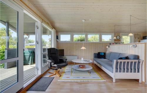 Hvalpsund House | Awesome Home In Farsø With Wifi