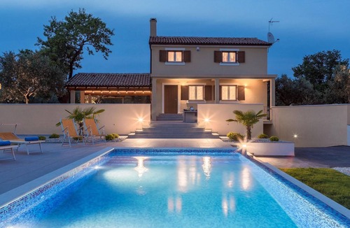Fazana House | Awesome home in Fazana