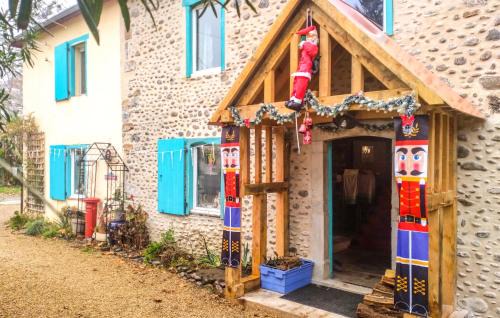 Charritte-de-Bas House | Awesome Home In Charritte-De-Bas With Wifi
