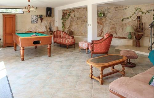 Rochefort-du-Gard House | Awesome Home In Rochefort-Du-Gard