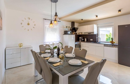 Galizana House | Awesome home in Galizana