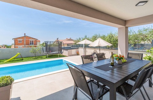 Galizana House | Awesome home in Galizana