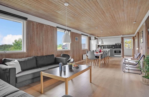 Bønnerup Strand House | Awesome home in Glesborg with WiFi