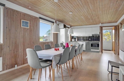 Bønnerup Strand House | Awesome home in Glesborg with WiFi