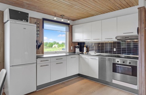 Bønnerup Strand House | Awesome home in Glesborg with WiFi