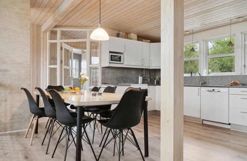 Bønnerup Strand House | Awesome home in Glesborg with WiFi