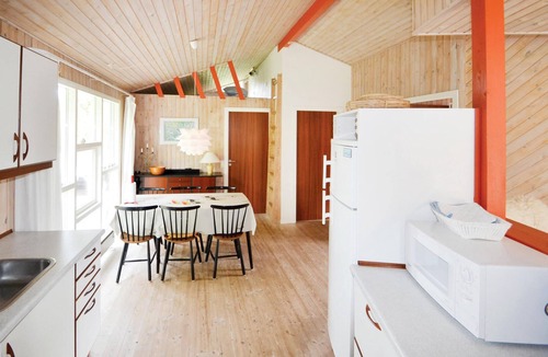 Fjellerup Strand House | Awesome home in Glesborg with WiFi