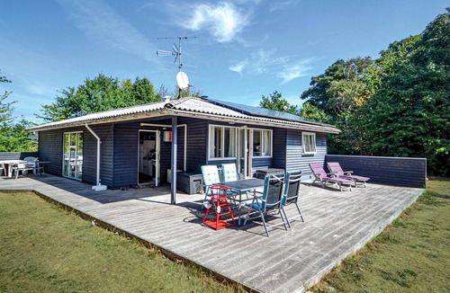 Fjellerup Strand House | Awesome home in Glesborg with WiFi