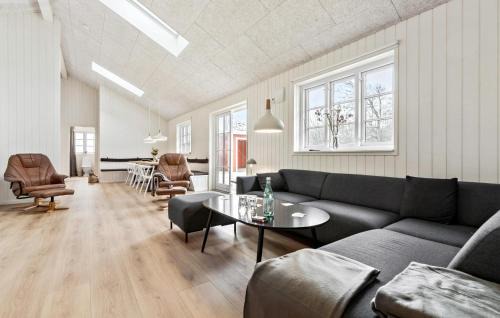 Fjellerup House | Awesome Home In Glesborg With Sauna