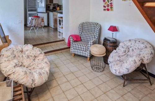 Goult House | Awesome home in GOULT