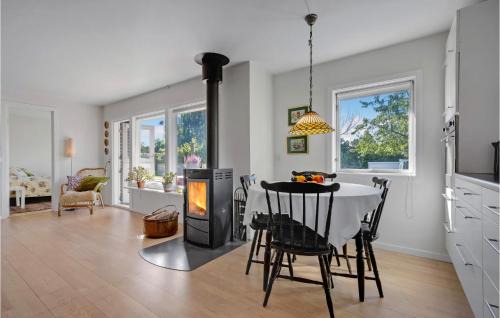 Udsholt House | Awesome Home In Græsted With Wifi
