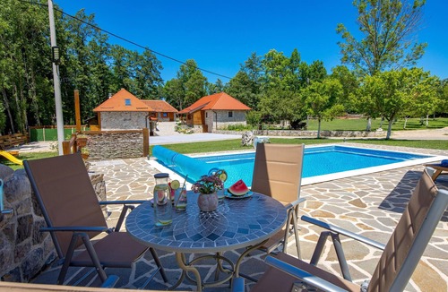 Gracac House | Awesome home in Gracac with sauna