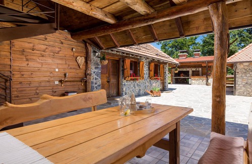 Gracac House | Awesome home in Gracac with sauna