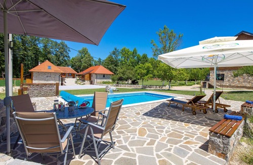 Gracac House | Awesome home in Gracac with sauna