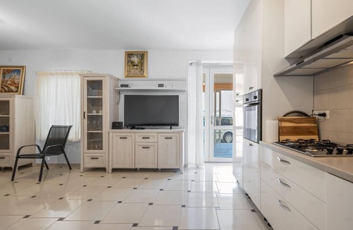 Grebastica House | Awesome home in Grebastica with WiFi