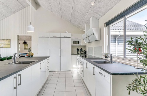 Grenaa House | Awesome home in Grenaa with sauna