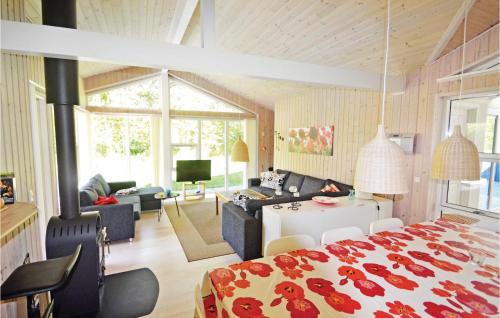 Grena Strand House | Awesome Home In Grenaa With Kitchen