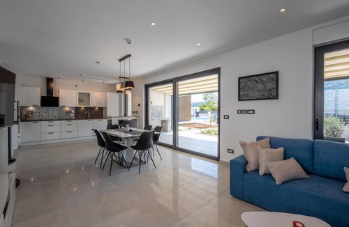 Grizane House | Awesome home in Grizane with sauna