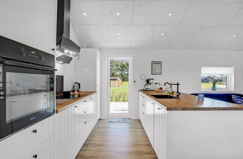 Haslevgarde House | Awesome home in Hadsund with WiFi