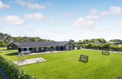 Haslevgarde House | Awesome home in Hadsund with WiFi