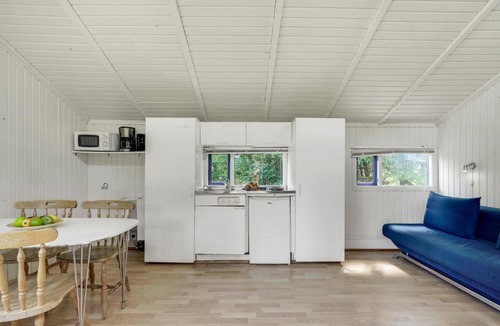 Hampen House | Awesome Home In Hampen With Kitchen