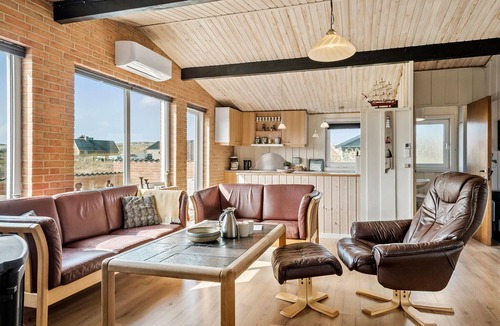Vrist Strand House | Awesome home in Harboøre with WiFi