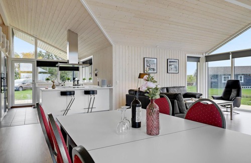 Vang House | Awesome home in Hasle with WiFi