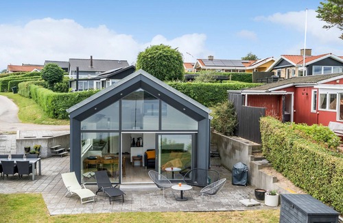 Hejlsminde House | Awesome home in Hejls